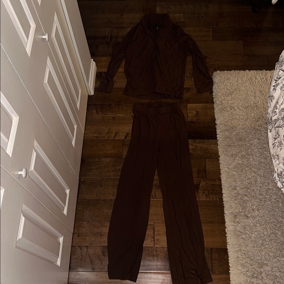 SKIMS SOFT LOUNGE SLEEP SET COCOA XS - Picture 7 of 10